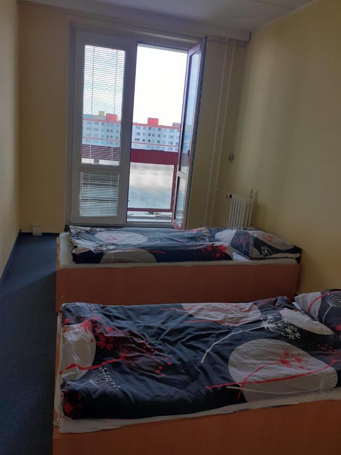 Km House Cerny Most Albergue Praga Exterior foto