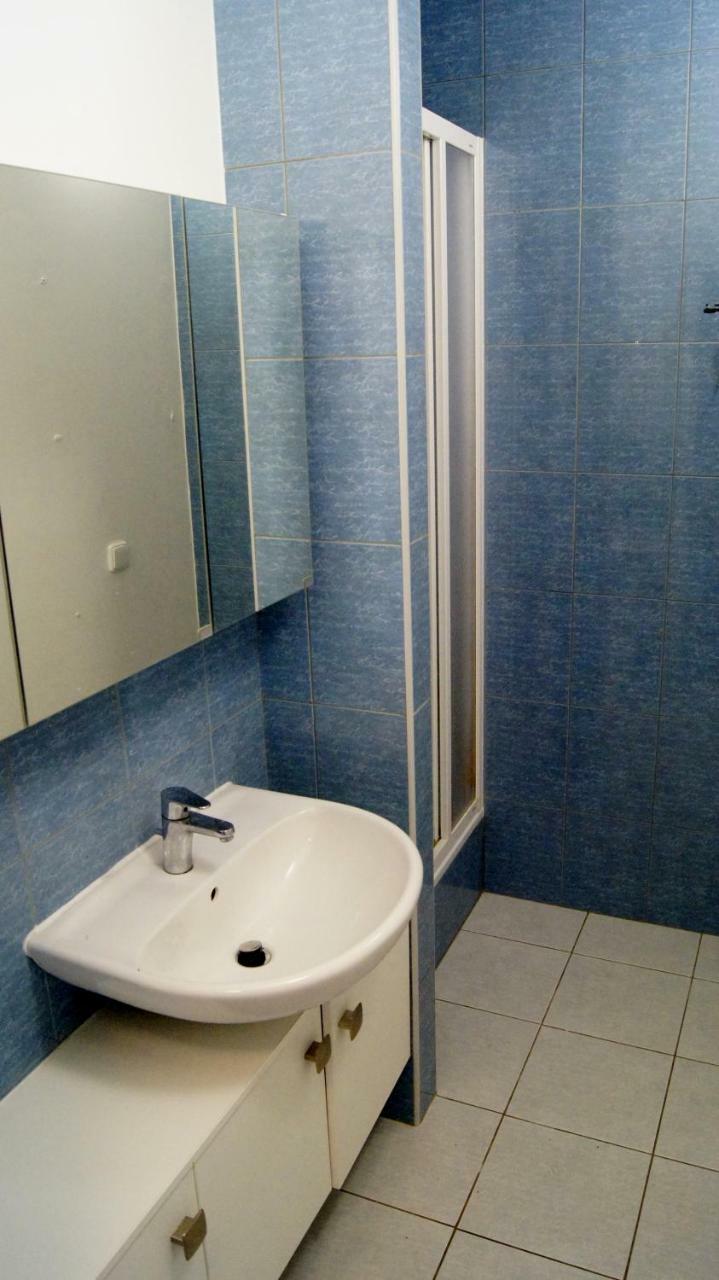 Km House Cerny Most Albergue Praga Exterior foto