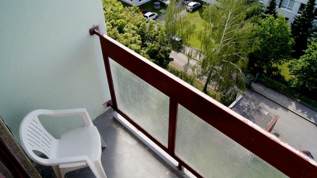 Km House Cerny Most Albergue Praga Exterior foto