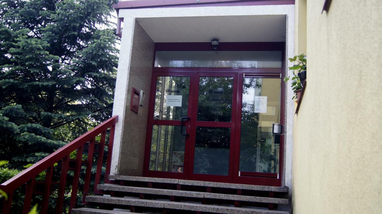 Km House Cerny Most Albergue Praga Exterior foto