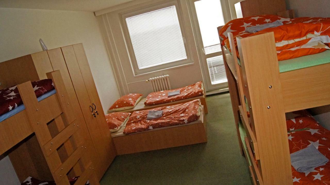 Km House Cerny Most Albergue Praga Exterior foto
