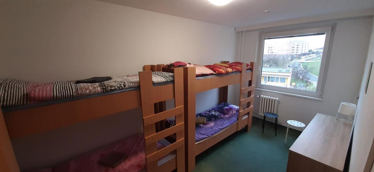 Km House Cerny Most Albergue Praga Exterior foto